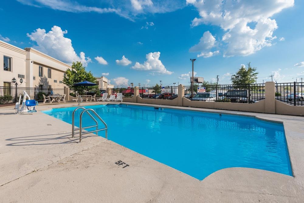 Quality Inn & Suites Cincinnati Extérieur photo