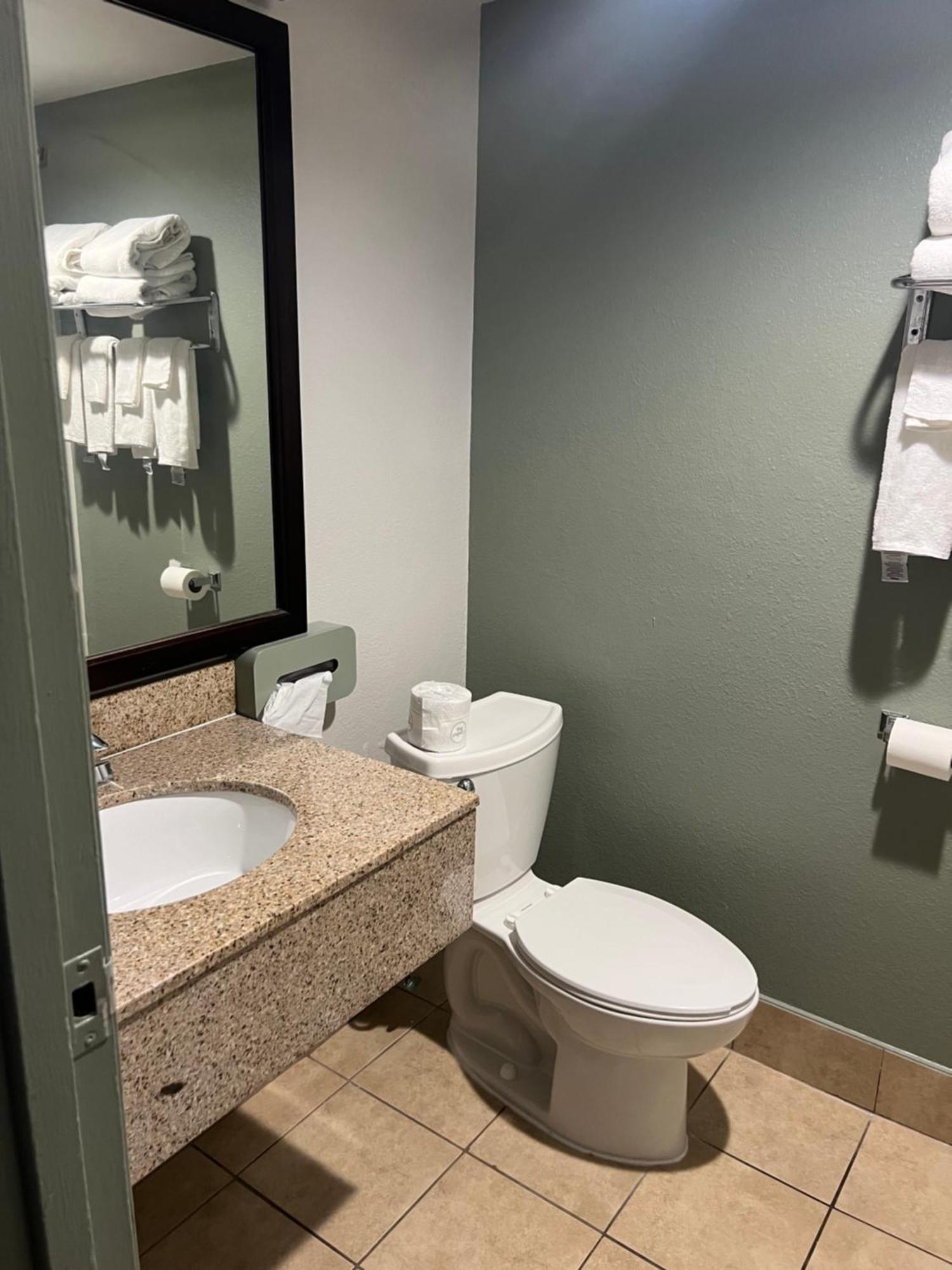Quality Inn & Suites Cincinnati Extérieur photo
