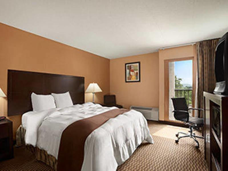 Quality Inn & Suites Cincinnati Extérieur photo