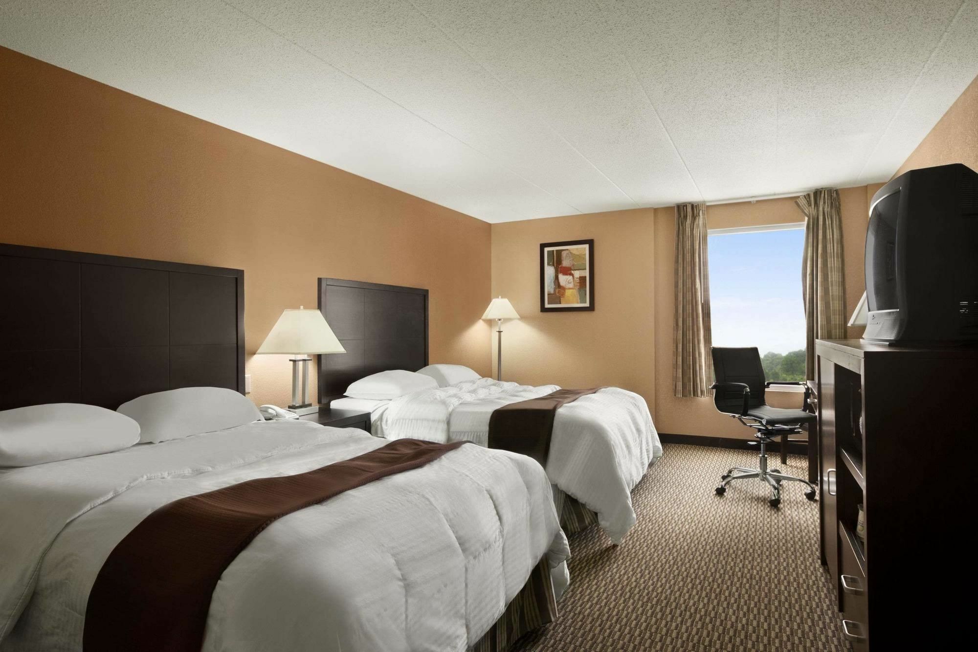 Quality Inn & Suites Cincinnati Extérieur photo