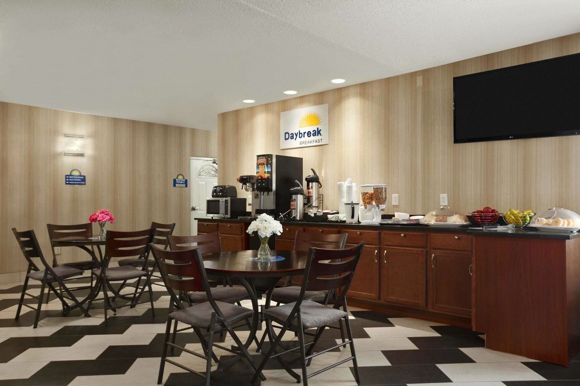 Quality Inn & Suites Cincinnati Extérieur photo