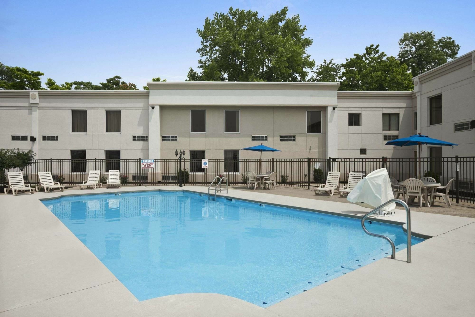 Quality Inn & Suites Cincinnati Extérieur photo