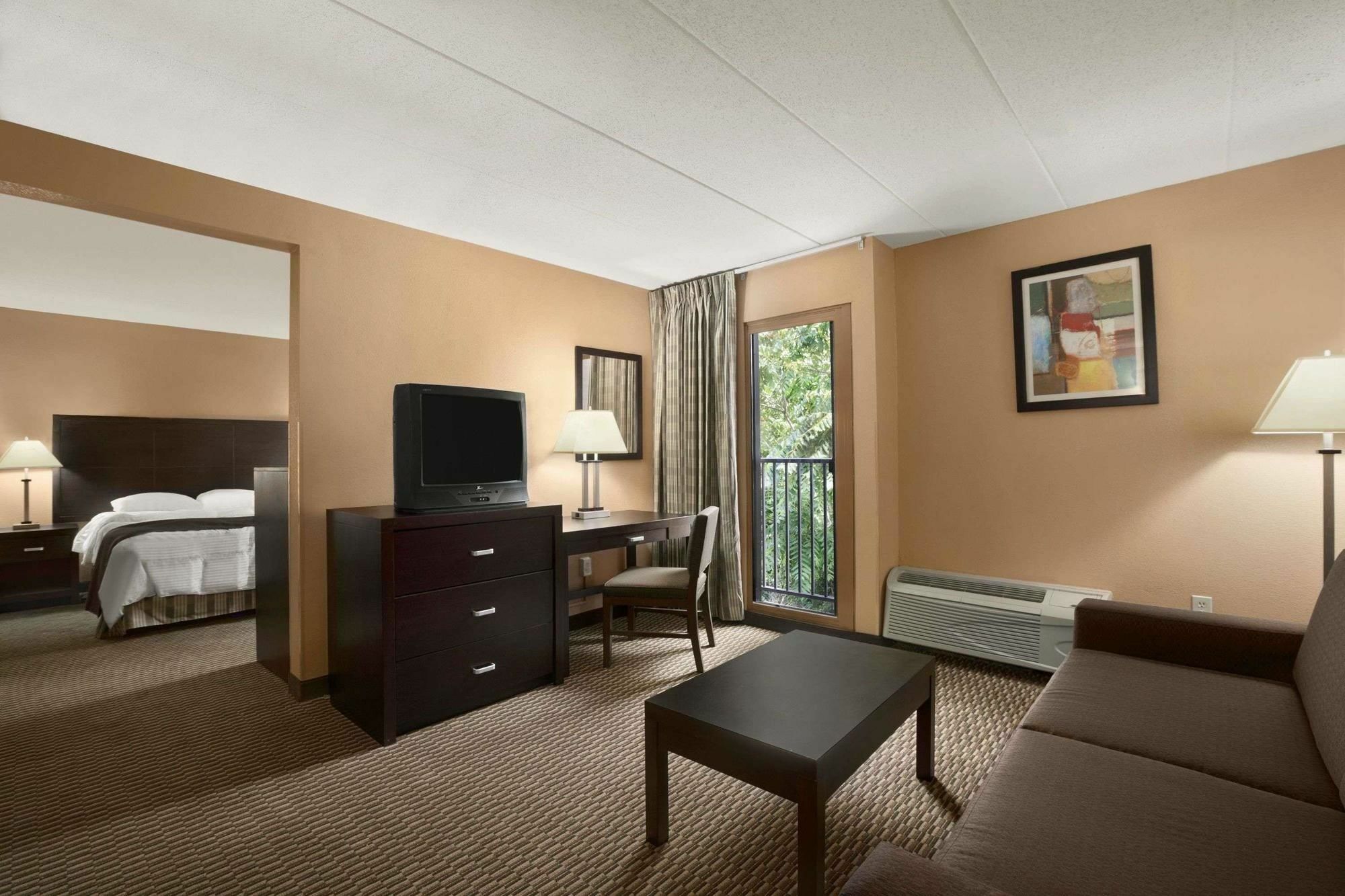 Quality Inn & Suites Cincinnati Extérieur photo